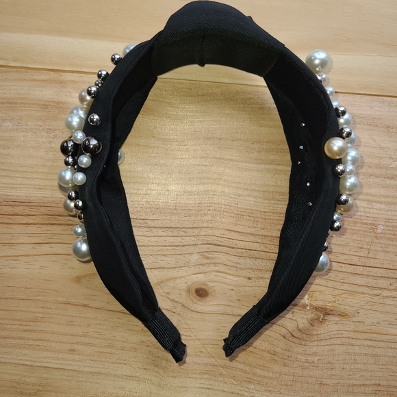 NWOT Black Knotted Headband with Faux Pearl & Bead Embellishments ๐ค๐ฆช - Picture 10 of 14